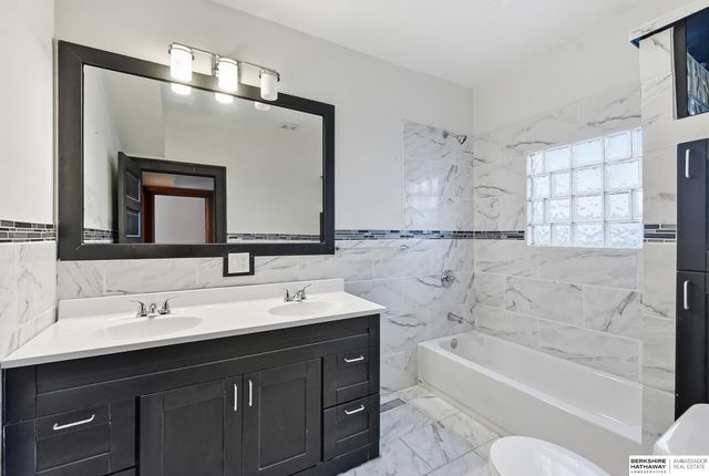 5058 S 36th Avenue, Omaha, NE 68107