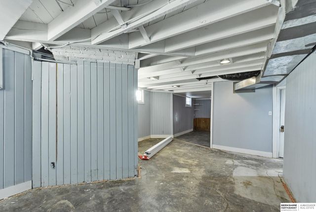 5058 S 36th Avenue, Omaha, NE 68107