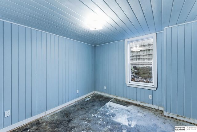 5058 S 36th Avenue, Omaha, NE 68107