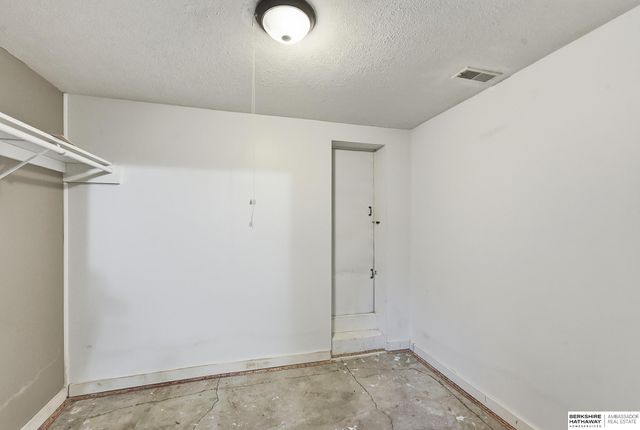 5058 S 36th Avenue, Omaha, NE 68107