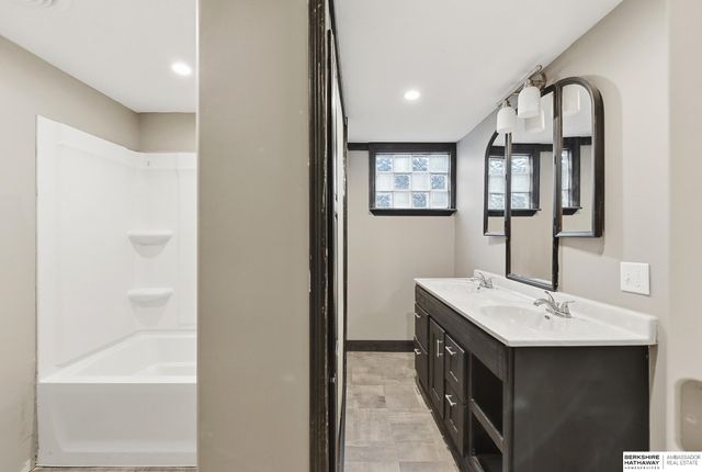 5058 S 36th Avenue, Omaha, NE 68107