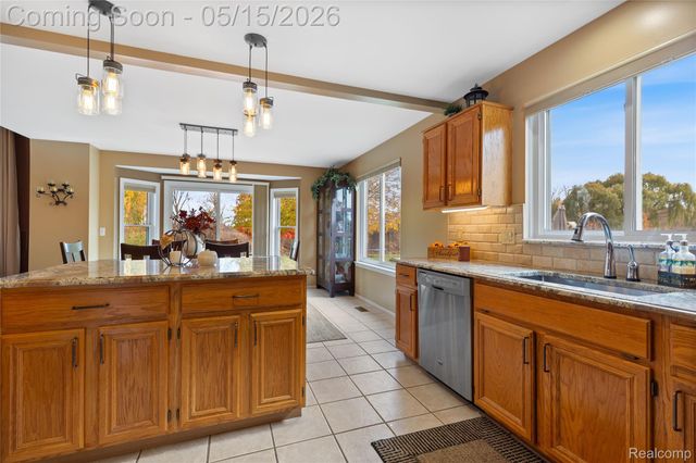 48528 Lafayette Drive, Macomb Township, MI 48044