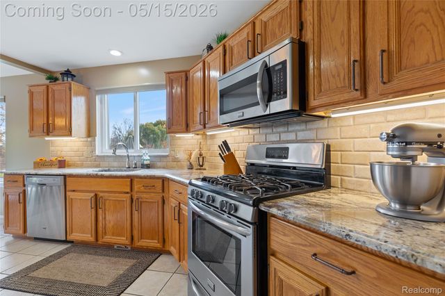48528 Lafayette Drive, Macomb Township, MI 48044