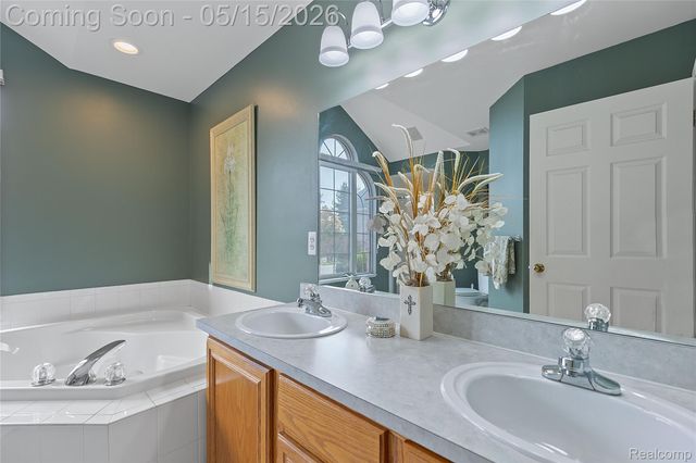 48528 Lafayette Drive, Macomb Township, MI 48044