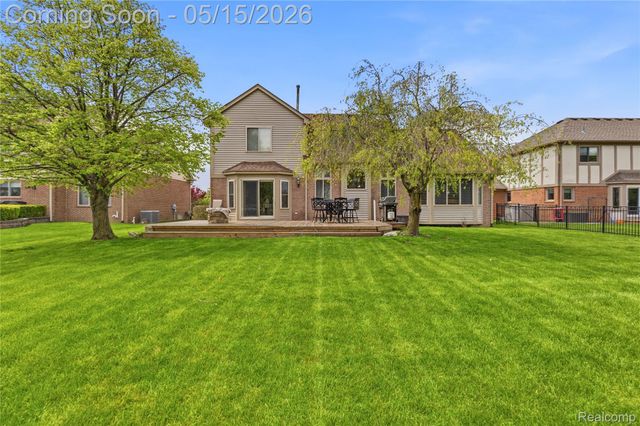 48528 Lafayette Drive, Macomb Township, MI 48044