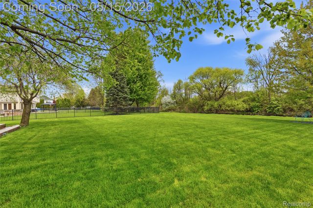 48528 Lafayette Drive, Macomb Township, MI 48044