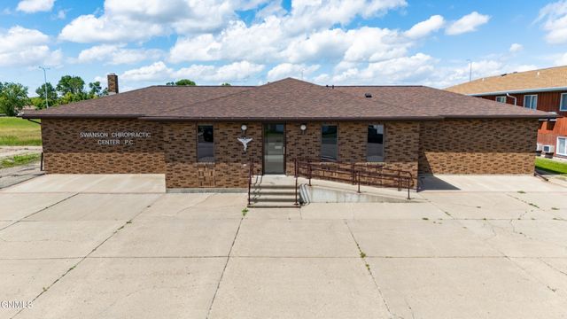 612 7th Street NE, Hazen, ND 58545 property photo