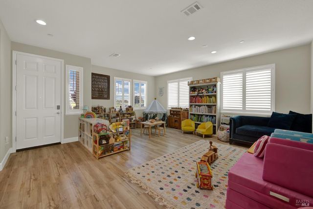 4037 Crane Ct, Vacaville, CA 95688