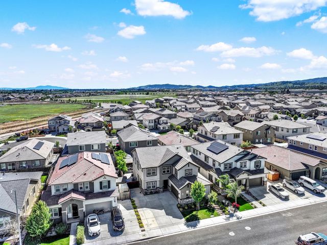 4037 Crane Ct, Vacaville, CA 95688