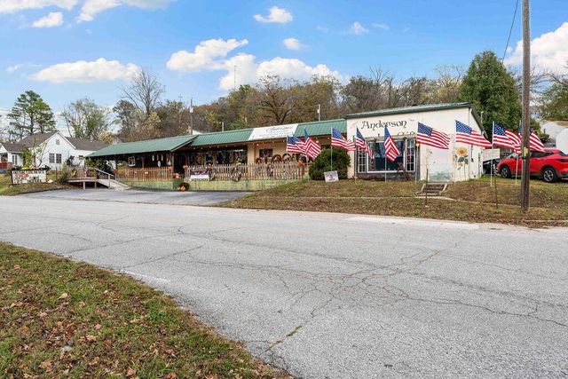 102 North Walnut Street, Anderson, MO 64831