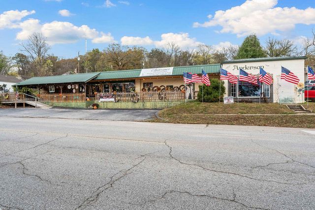 102 North Walnut Street, Anderson, MO 64831