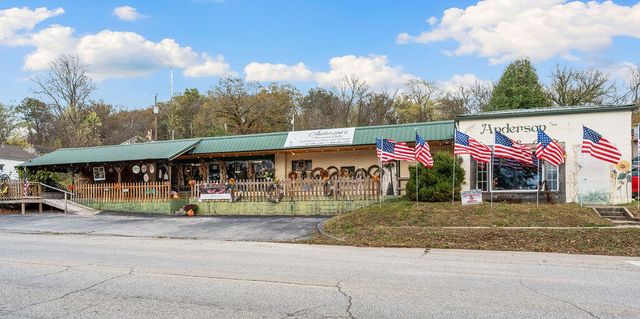 102 North Walnut Street, Anderson, MO 64831