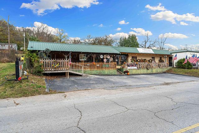 102 North Walnut Street, Anderson, MO 64831