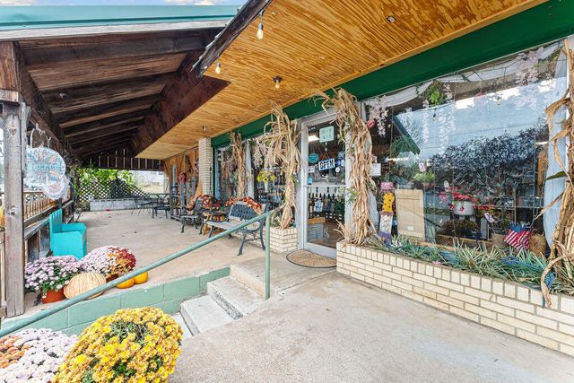 102 North Walnut Street, Anderson, MO 64831