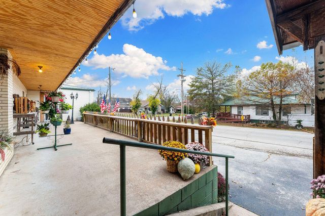 102 North Walnut Street, Anderson, MO 64831