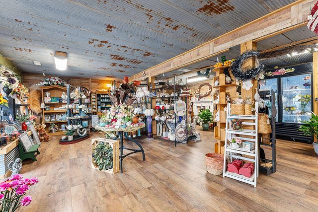 102 North Walnut Street, Anderson, MO 64831