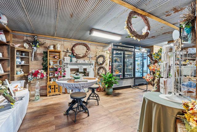 102 North Walnut Street, Anderson, MO 64831