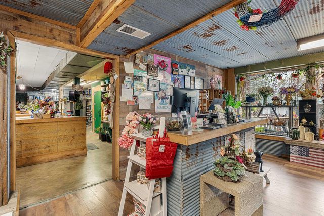 102 North Walnut Street, Anderson, MO 64831