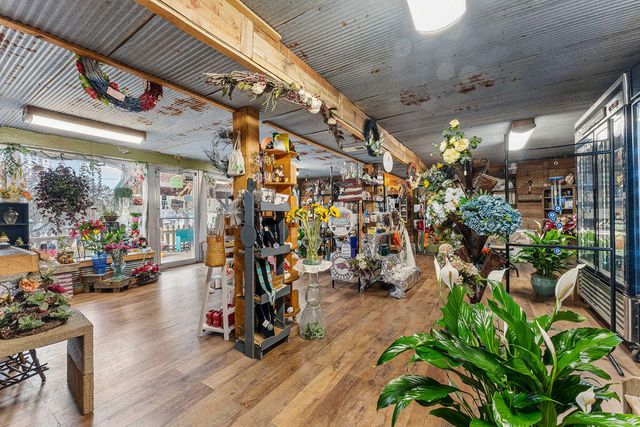 102 North Walnut Street, Anderson, MO 64831