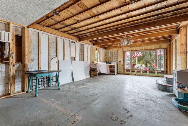 102 North Walnut Street, Anderson, MO 64831