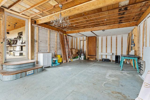 102 North Walnut Street, Anderson, MO 64831