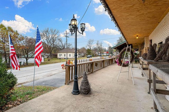 102 North Walnut Street, Anderson, MO 64831