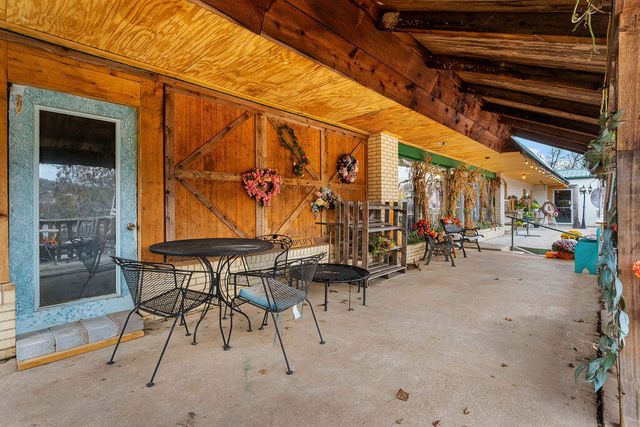 102 North Walnut Street, Anderson, MO 64831