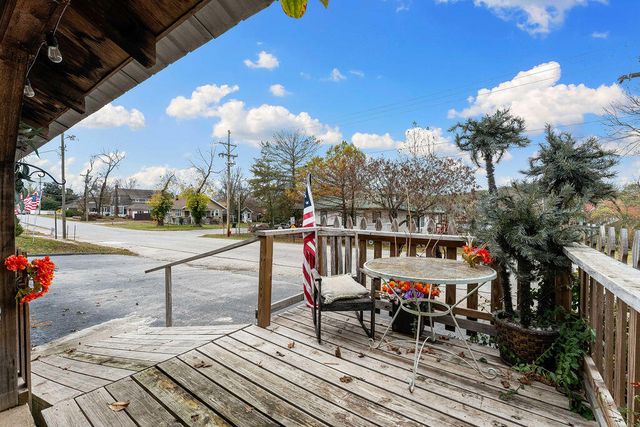 102 North Walnut Street, Anderson, MO 64831