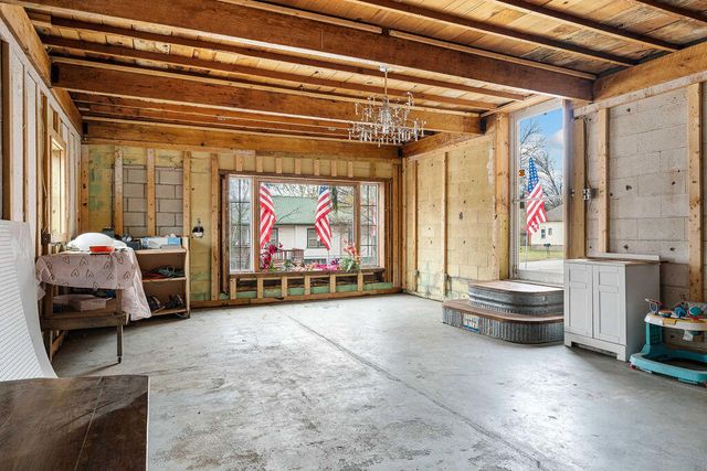 102 North Walnut Street, Anderson, MO 64831