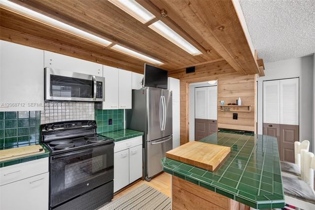 3350 NE 192nd Street 5H-B, Aventura, FL 33180