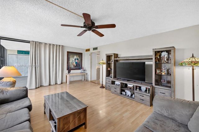 3350 NE 192nd Street 5H-B, Aventura, FL 33180