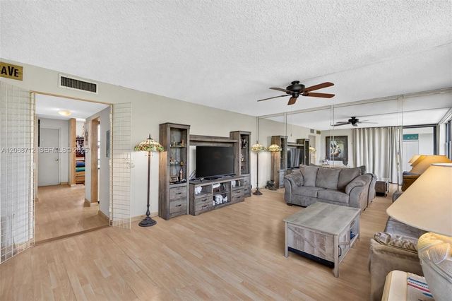3350 NE 192nd Street 5H-B, Aventura, FL 33180