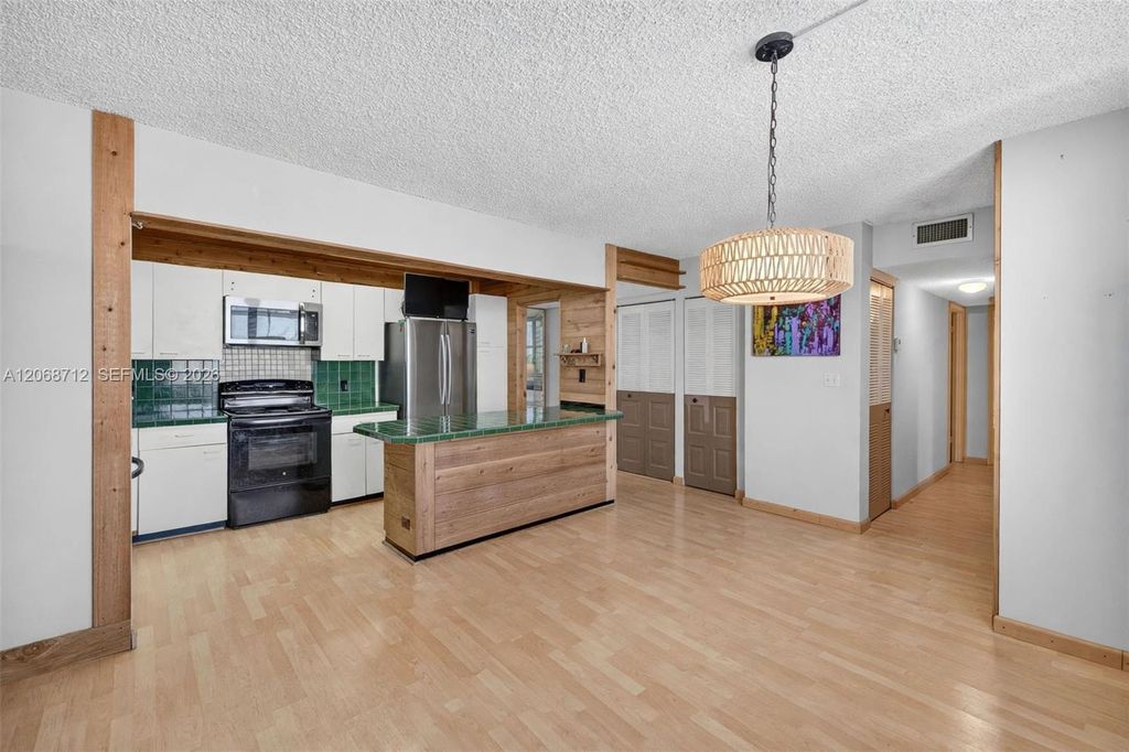 3350 NE 192nd Street 5H-B, Aventura, FL 33180