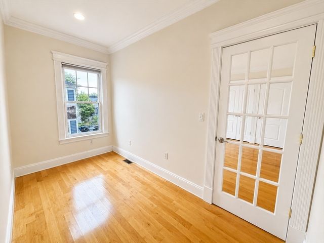 6 Vinton 2, Boston, MA 02127