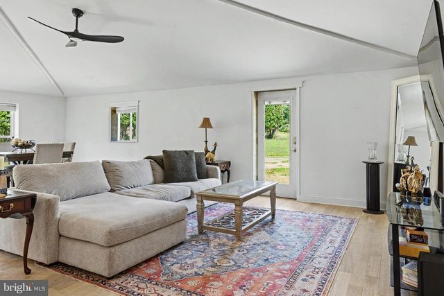 1104 BUCKS RD, Perkasie, PA 18944
