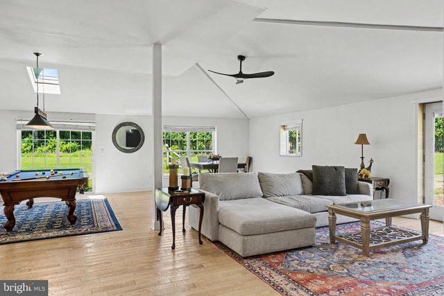 1104 BUCKS RD, Perkasie, PA 18944