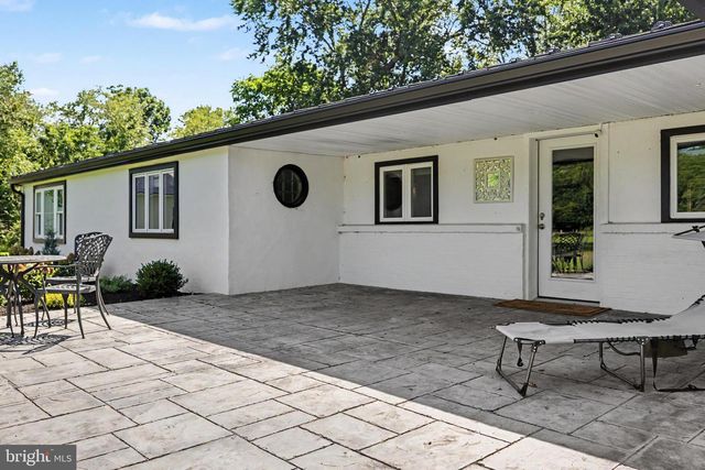 1104 BUCKS RD, Perkasie, PA 18944