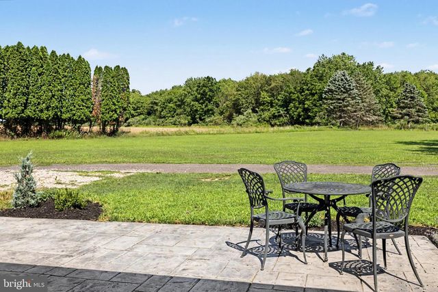 1104 BUCKS RD, Perkasie, PA 18944