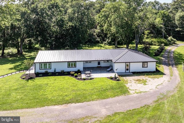 1104 BUCKS RD, Perkasie, PA 18944