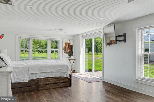 1104 BUCKS RD, Perkasie, PA 18944