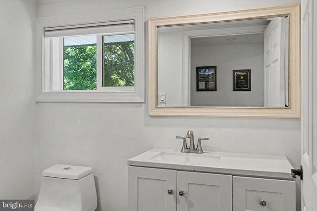 1104 BUCKS RD, Perkasie, PA 18944