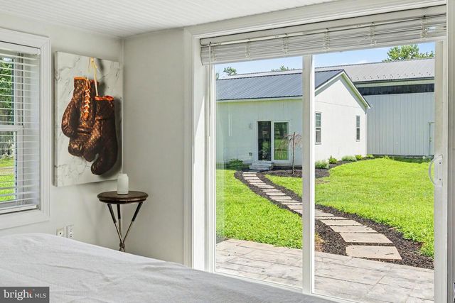1104 BUCKS RD, Perkasie, PA 18944