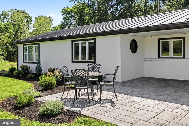 1104 BUCKS RD, Perkasie, PA 18944