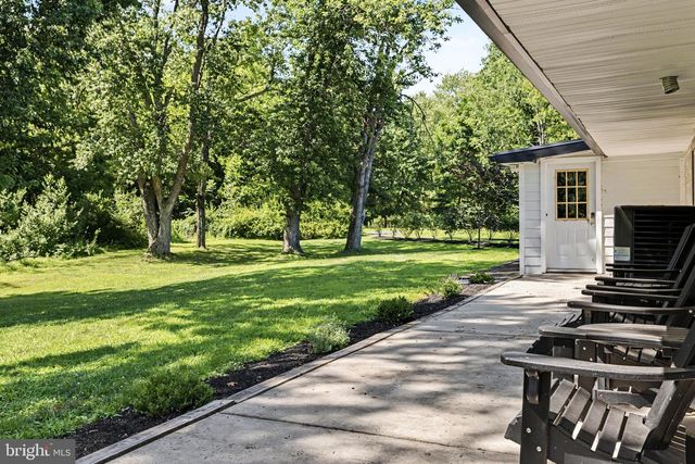 1104 BUCKS RD, Perkasie, PA 18944