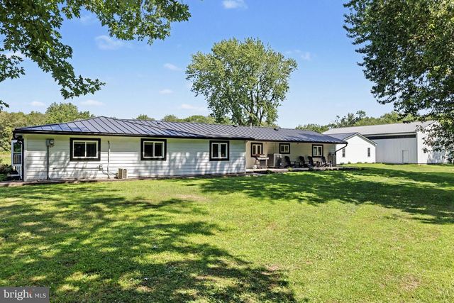 1104 BUCKS RD, Perkasie, PA 18944