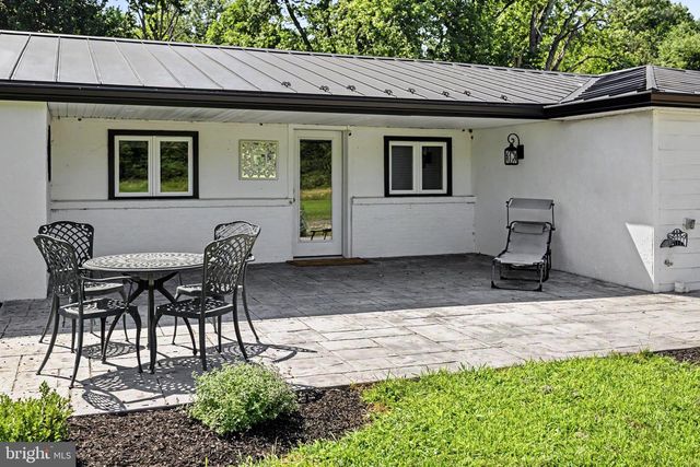 1104 BUCKS RD, Perkasie, PA 18944