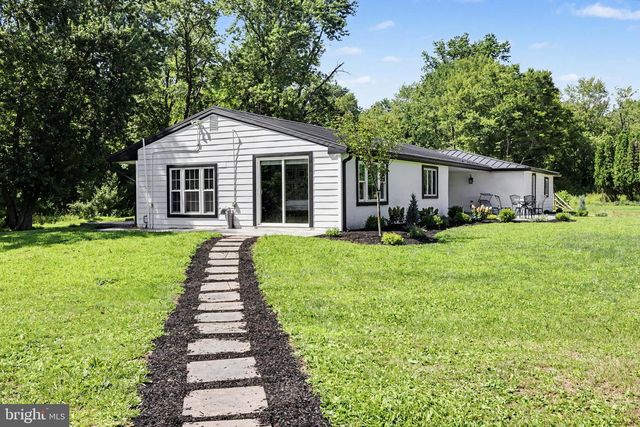 1104 BUCKS RD, Perkasie, PA 18944