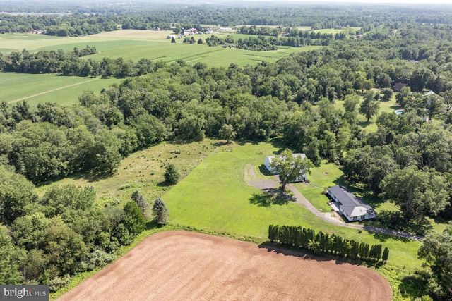 1104 BUCKS RD, Perkasie, PA 18944