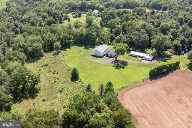 1104 BUCKS RD, Perkasie, PA 18944