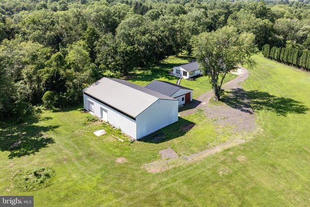 1104 BUCKS RD, Perkasie, PA 18944